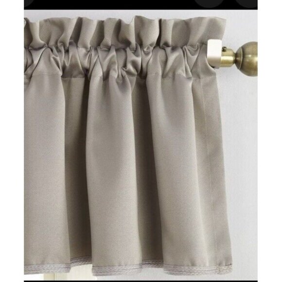 Sun Zero Barrow Energy Efficient Rod Pocket Curtain Single Valance - Picture 2 of 4